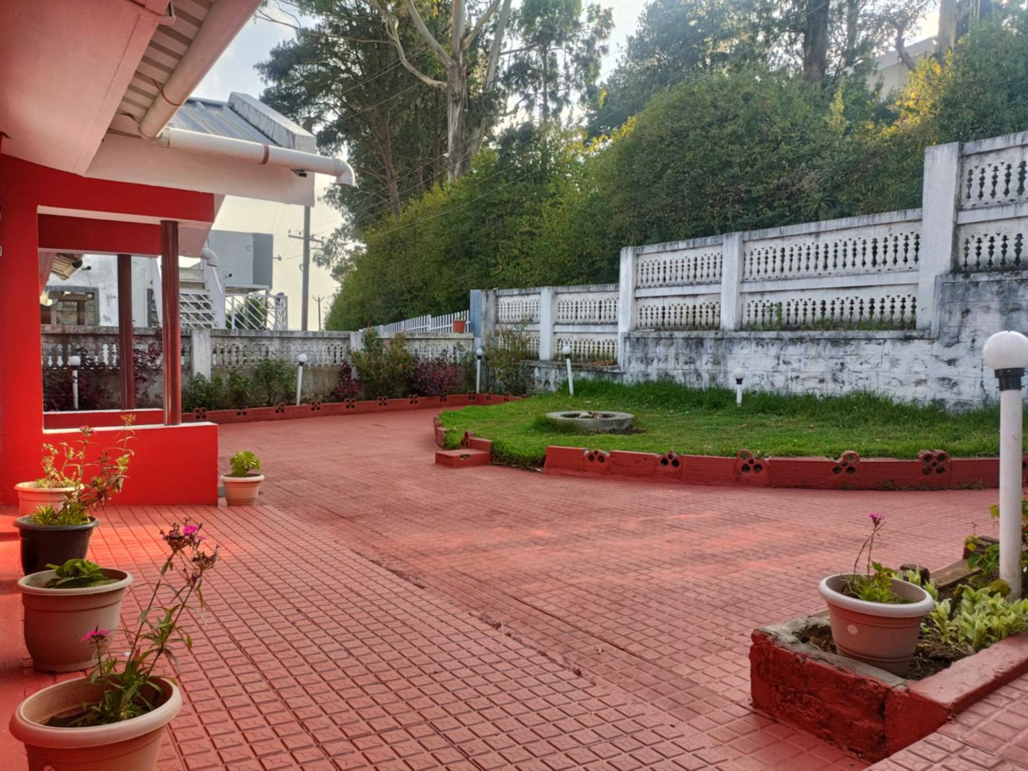 Queens Cottage - Individual Cottage Утакаманд Экстерьер фото