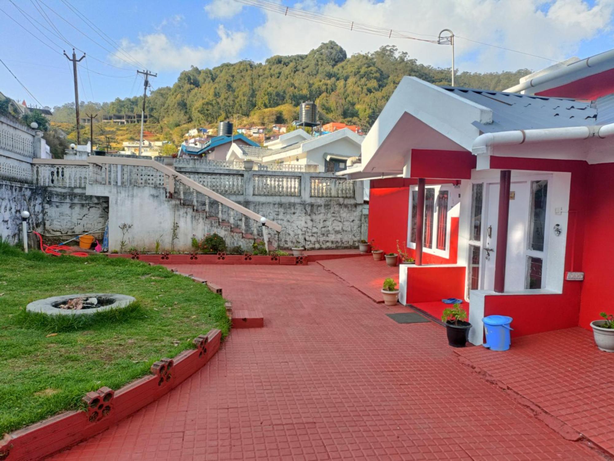 Queens Cottage - Individual Cottage Утакаманд Экстерьер фото